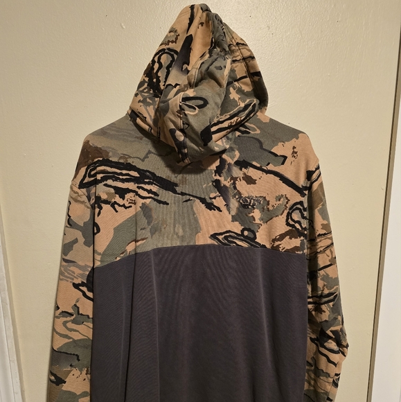 Under armoyr camo hoodie - Picture 2 of 3